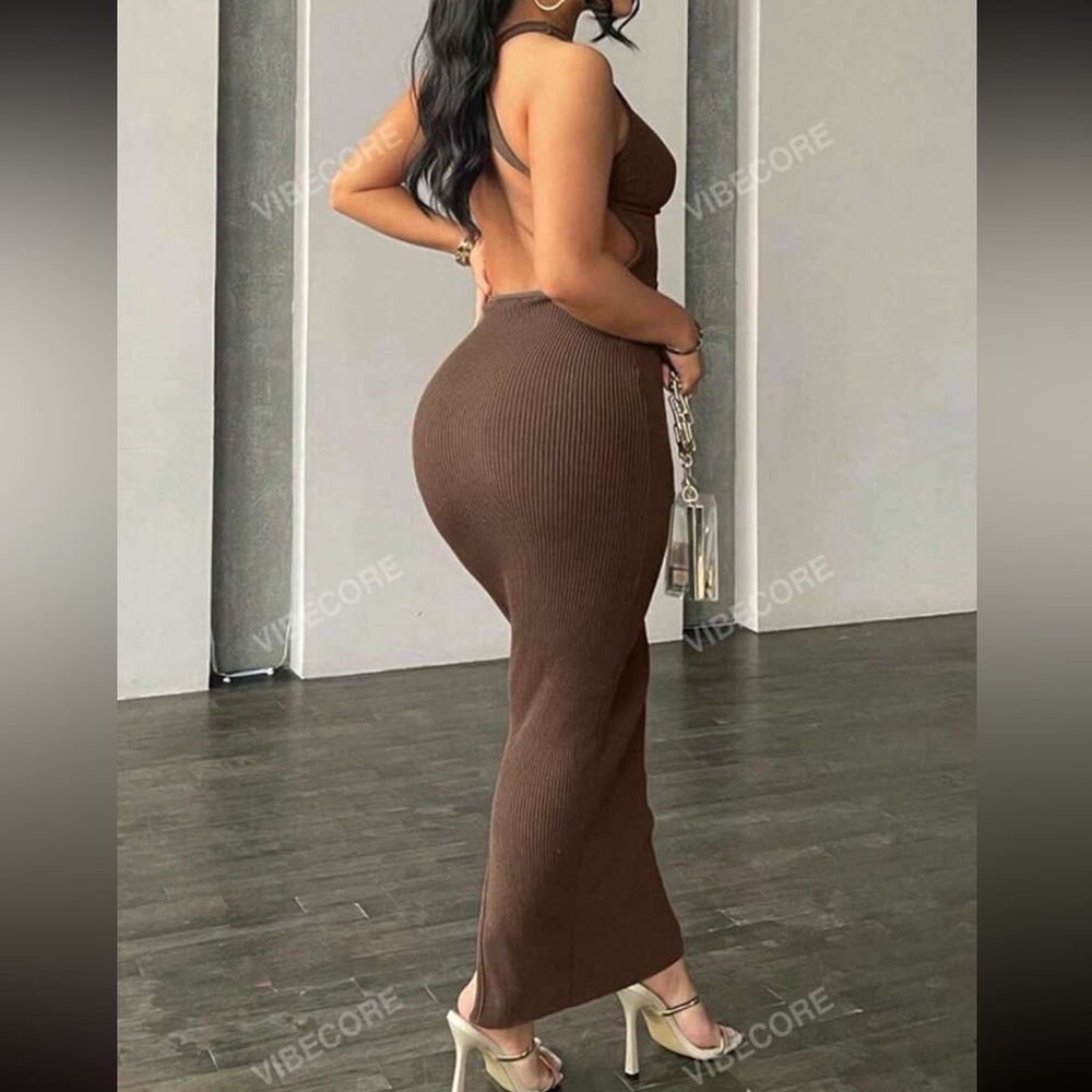 Elegant Brown Ribbed Maxi Dress